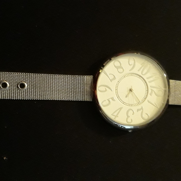 WATCHES..TIMEPIECE COLLECTORS..9 Watches total..ASSORTED BRANDS/ STYLES.. - Picture 12 of 16